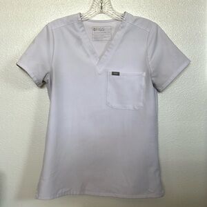 WEARFIGS CATARINA ONE POCKET SCRUB TOP —  WHITE